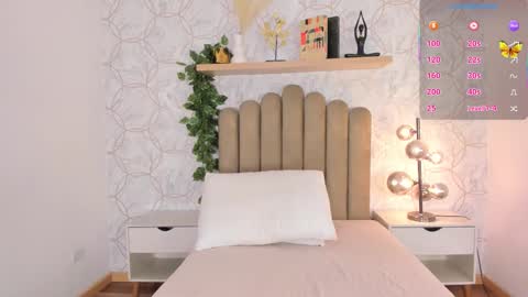 Snapshot of roma_love_ chatting on September 24, 12:01 pm online show from September 24, 12:01 pm