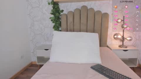 Snapshot of roma_love_ chatting on October 4, 12:03 pm online show from October 4, 12:03 pm