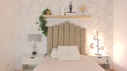 Snapshot of roma_love_ chatting on February 19, 11:49 am online show from February 19, 11:49 am