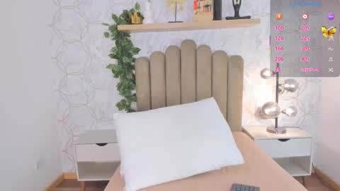 Snapshot of roma_love_ chatting on September 22, 11:47 am online show from September 22, 11:47 am