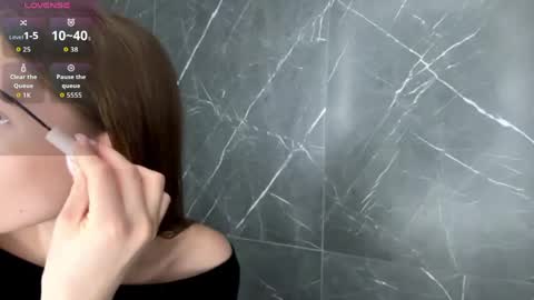 Ketlyn  is here now  help me get 50 thumbs up pls  online show from April 13, 8:40 am