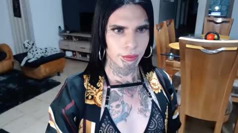 Snapshot of room911 chatting on February 8, 9:24 am herreraisa offical online show from February 8, 9:24 am
