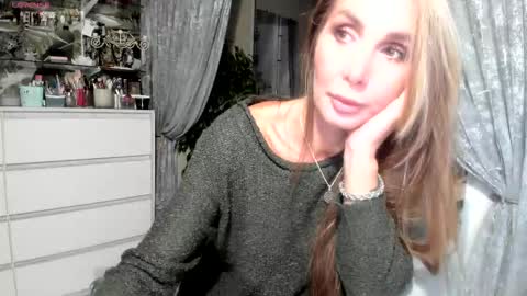 Snapshot of rora_ chatting on October 1, 10:41 pm Aurora online show from October 1, 10:41 pm