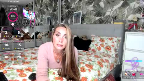 Snapshot of rora_ chatting on September 30, 10:31 pm Aurora online show from September 30, 10:31 pm