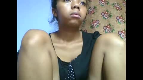 rosah225127 online show from May 21, 3:46 am