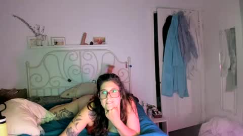 rose257044 online show from September 23, 11:00 pm