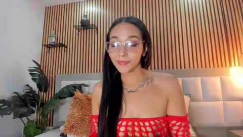 roseaurora online show from January 8, 5:30 pm