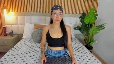 roseaurora online show from October 19, 1:16 pm