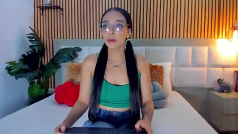 roseaurora online show from January 19, 12:59 pm