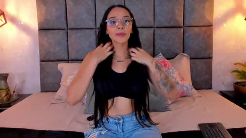 roseaurora online show from June 1, 10:38 am