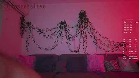 roseess_ online show from November 14, 12:51 pm