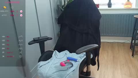 Snapshot of rosekate97 chatting on February 25, 12:05 pm rose97 online show from February 25, 12:05 pm