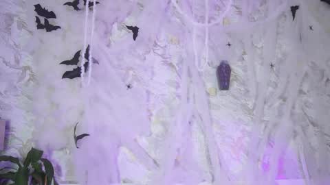 Snapshot of roselinedior chatting on October 14, 3:48 pm Lyla OF roselinedior online show from October 14, 3:48 pm