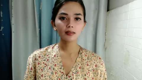 Snapshot of rosella_xx chatting on January 26, 1:47 pm TONETH online show from January 26, 1:47 pm