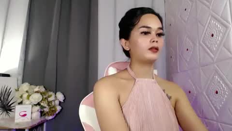 Snapshot of rosella_xx chatting on October 14, 5:05 pm TONETH online show from October 14, 5:05 pm