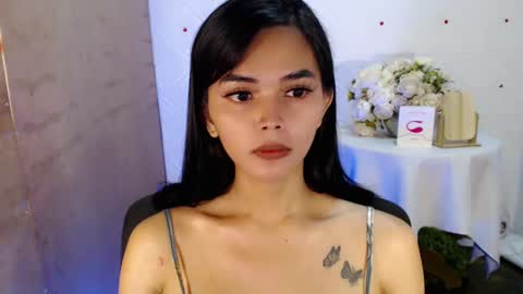 Snapshot of rosella_xx chatting on February 25, 12:25 am TONETH online show from February 25, 12:25 am
