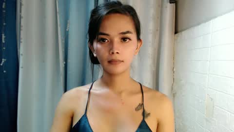 Snapshot of rosella_xx chatting on January 25, 8:31 pm TONETH online show from January 25, 8:31 pm