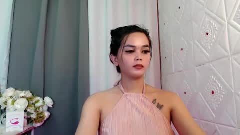 Snapshot of rosella_xx chatting on October 19, 1:32 am TONETH online show from October 19, 1:32 am