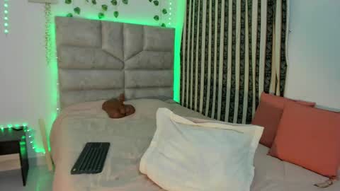 roselyn online show from May 16, 2:30 am