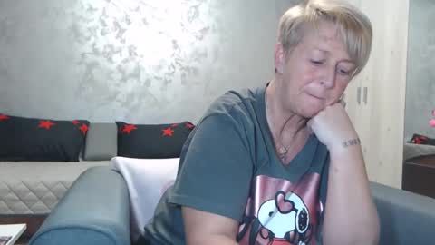 Lovepinklilly online show from March 8, 5:43 pm