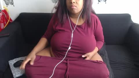 LAURA online show from November 19, 9:24 pm