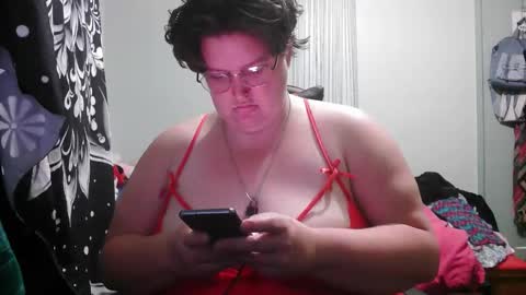 Snapshot of rosey231357695 chatting on October 20, 7:46 am Rosey online show from October 20, 7:46 am