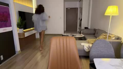 Roshelle online show from April 20, 6:22 pm