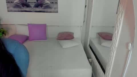 Snapshot of rosi_cooper chatting on October 1, 10:47 am rosi_cooper online show from October 1, 10:47 am