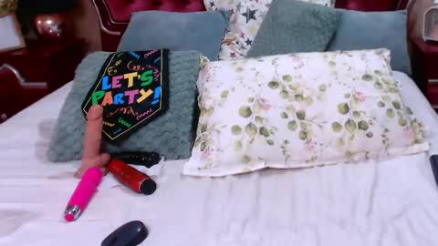 Snapshot of rossecougar_x chatting on February 19, 8:33 am Rosse Cougar online show from February 19, 8:33 am