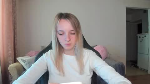 Snapshot of rousereed chatting on October 13, 6:48 am Rouse online show from October 13, 6:48 am
