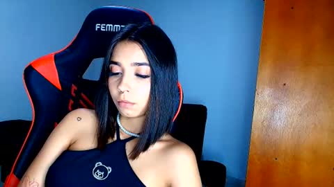 rousse_violet online show from February 24, 1:19 am