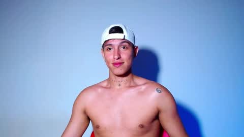 rowanboy23 online show from May 23, 11:12 pm