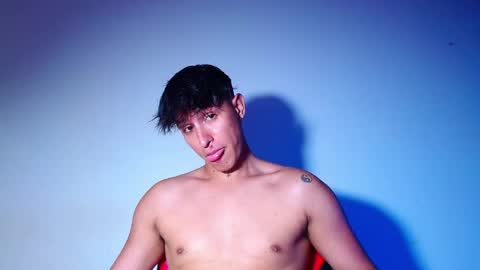 rowanboy23 online show from May 2, 12:49 am