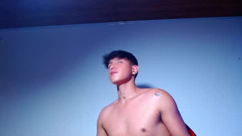 rowanboy23 online show from May 10, 3:24 am