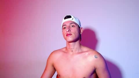 rowanboy23 online show from May 28, 3:32 pm