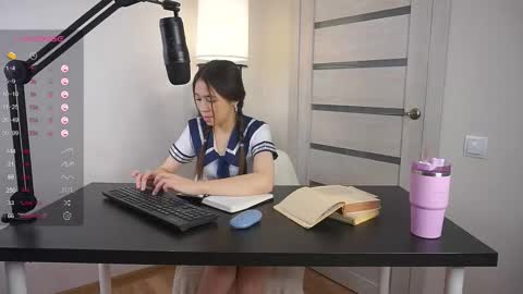 Snapshot of rowenadowe chatting on September 27, 5:49 am Asly online show from September 27, 5:49 am