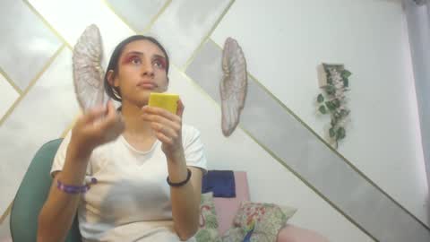   online show from December 5, 8:06 pm