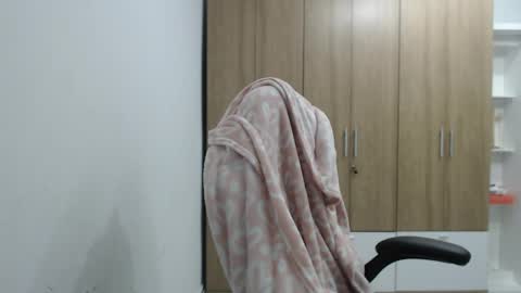 Roxana online show from April 19, 1:28 am