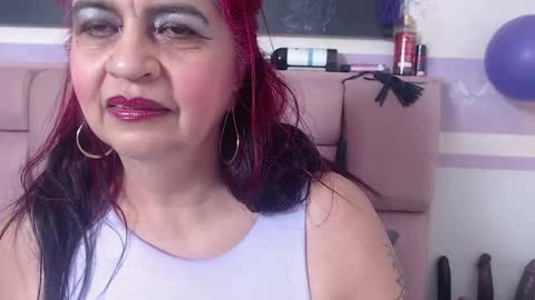 Snapshot of roxettemature chatting on October 13, 12:29 pm RoxetteMature online show from October 13, 12:29 pm