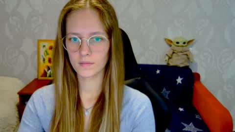 roxie_shy online show from September 10, 6:36 am
