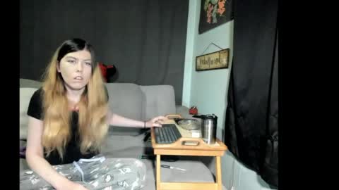 roxihazeleyes online show from June 1, 4:36 am