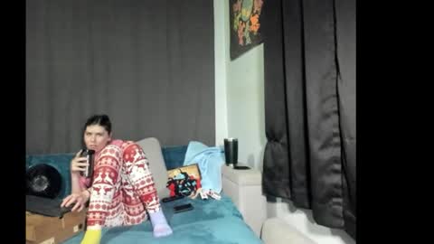 roxihazeleyes online show from December 17, 6:31 am