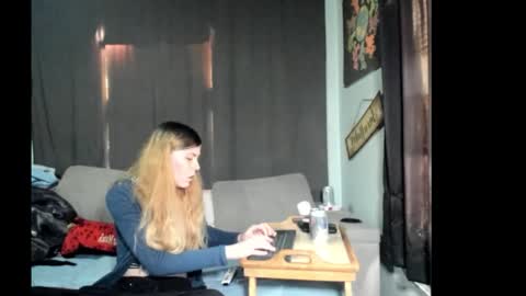 roxihazeleyes online show from March 19, 9:31 pm