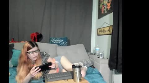 roxihazeleyes online show from October 29, 2:13 am