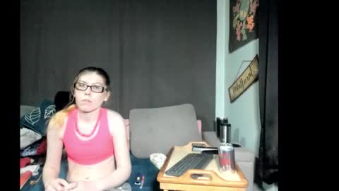 roxihazeleyes online show from March 5, 7:28 am