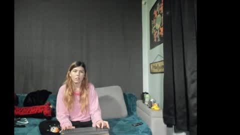 roxihazeleyes online show from November 24, 6:12 am