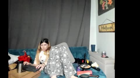 roxihazeleyes online show from January 5, 5:27 pm