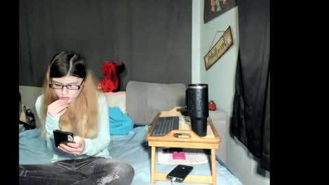 roxihazeleyes online show from April 21, 2:51 am