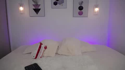 Snapshot of roxxi33 chatting on October 10, 11:31 pm roxi online show from October 10, 11:31 pm