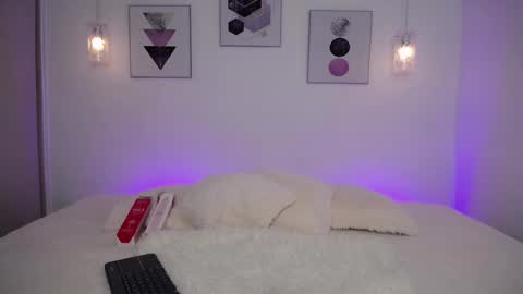 Snapshot of roxxi33 chatting on October 5, 11:12 pm roxi online show from October 5, 11:12 pm